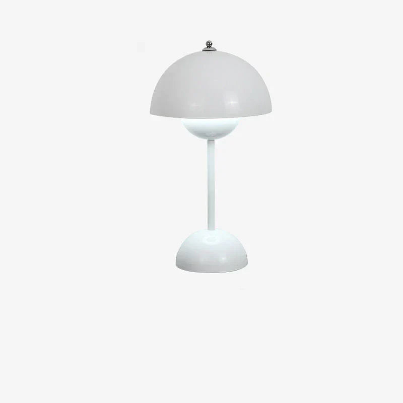 Kompakte weiße Lampe mit glänzendem Finish auf weißem Hintergrund