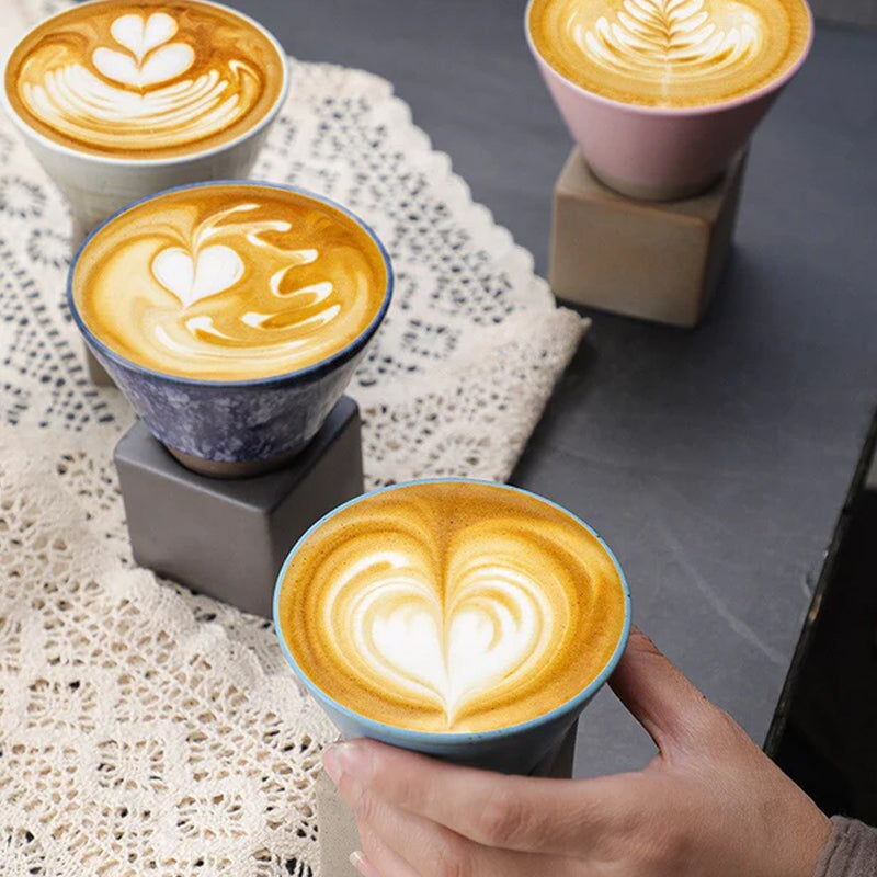 Grobkeramische Kaffeetasse mit Basis Kegelform Couture Tasse & Basisset | Karnz