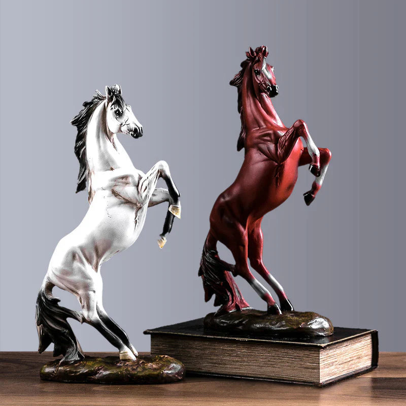 Stehendes Pferde Ornament Karnz