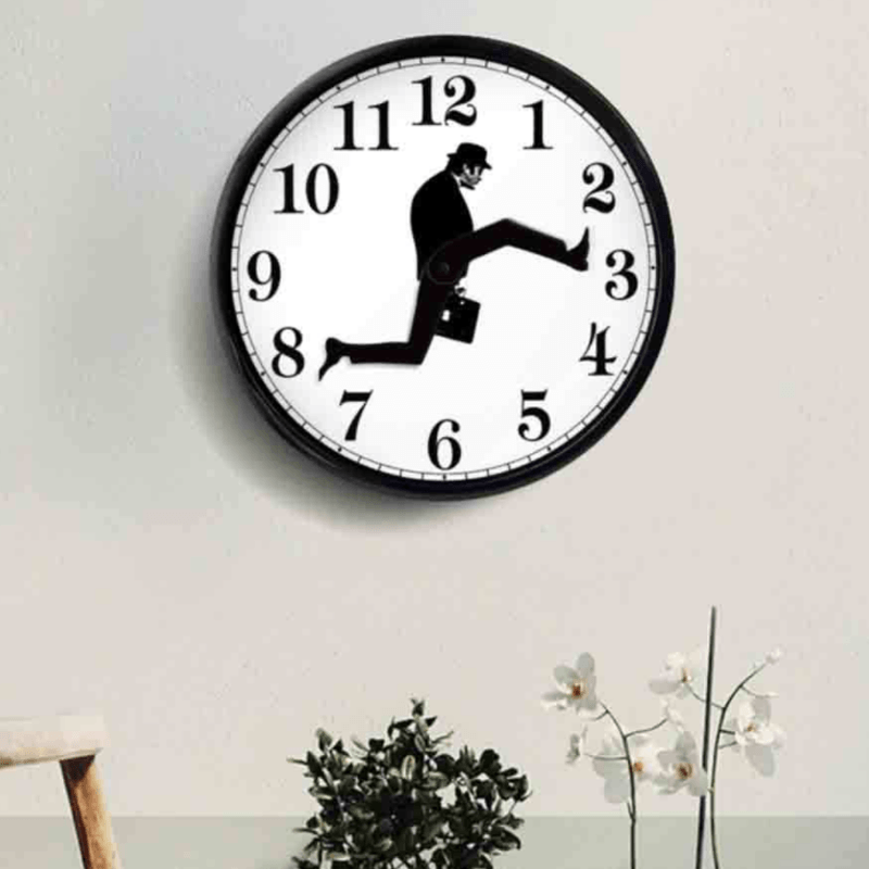 Ministerium der Albernen Spaziergänge Uhr | Karnz