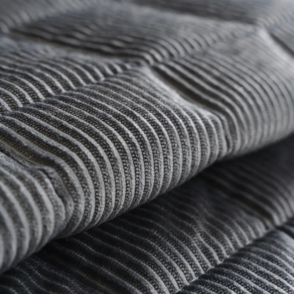 LuxeShield Quiltmatte — Verwandle Dein Sofa in eine makellose Wohlfühloase voller Schutz und Kuschelkomfort | Karnz