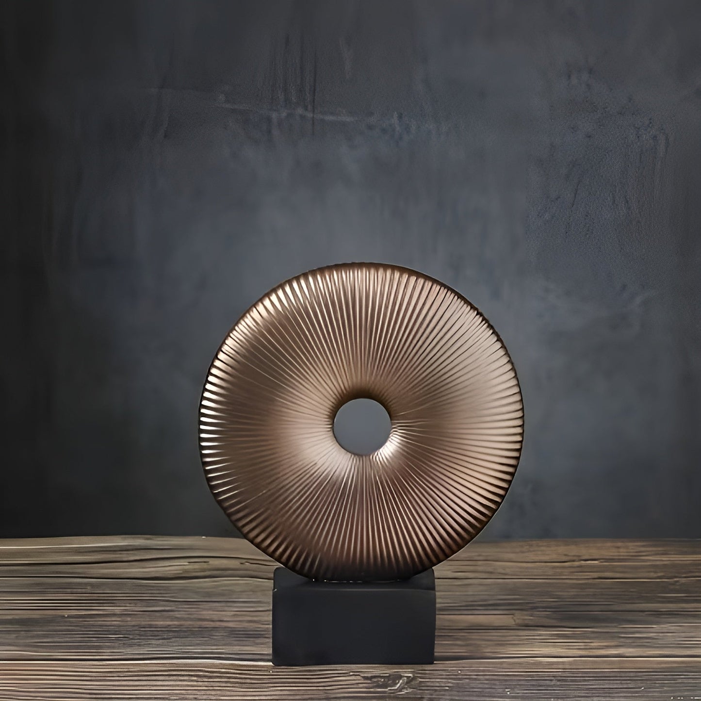 Runde Skulptur im Vintage-Stil – Chinesisch inspiriert | Stilvolle Wohnkultur aus Harz | Karnz