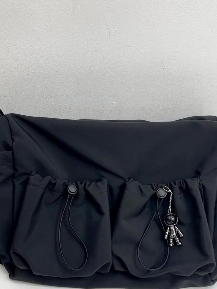UrbanLiner Nylon Messenger Bag – Schwarze Umhängetasche mit Reißverschluss für den täglichen Gebrauch | Karnz