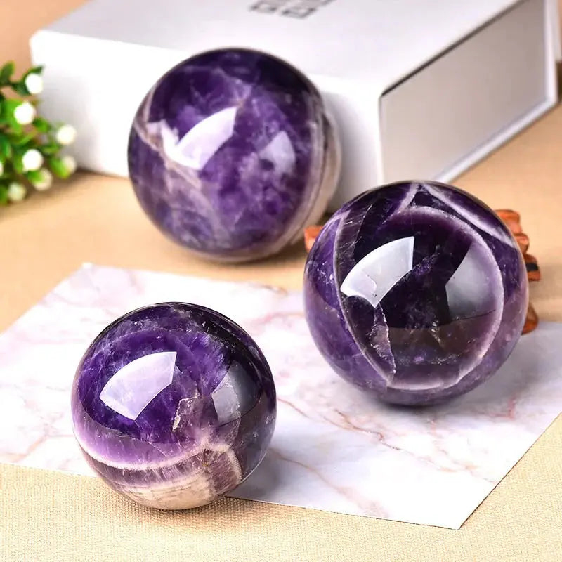 MagiSphere Amethystkugel — Verleiht Ihrem Raum pure Eleganz und sichtbare Emotionen | Karnz