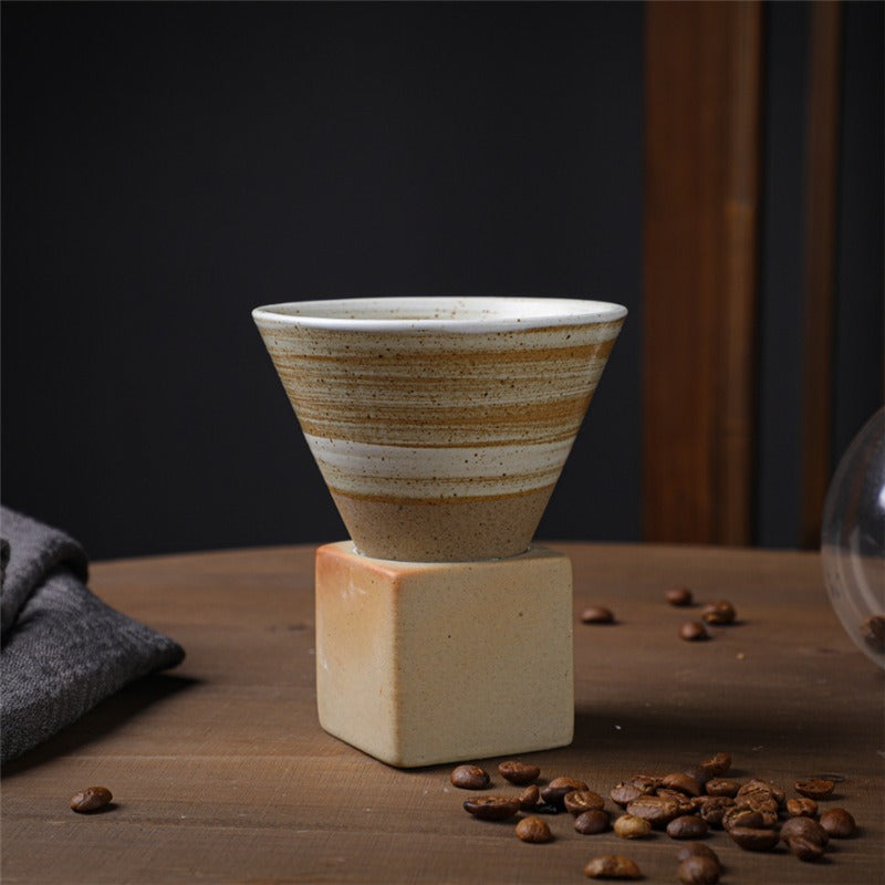 Grobkeramische Kaffeetasse mit Basis Kegelform Couture Tasse & Basisset | Karnz