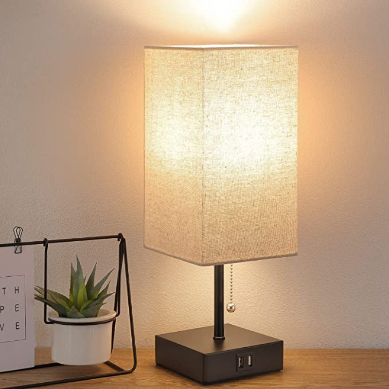 LumiCharge – Moderne Tischlampe mit USB-Ladeanschlüssen | Karnz