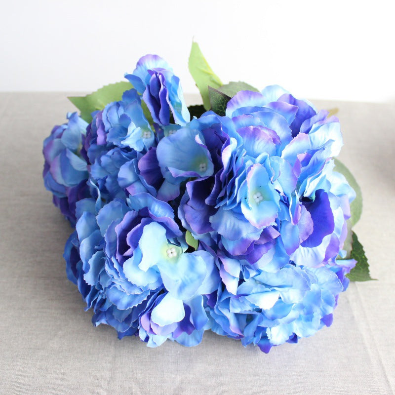 Realistischer künstlicher Blumenstrauß