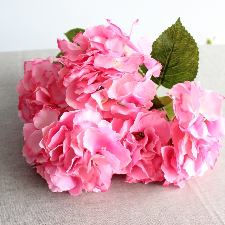 Realistischer künstlicher Blumenstrauß