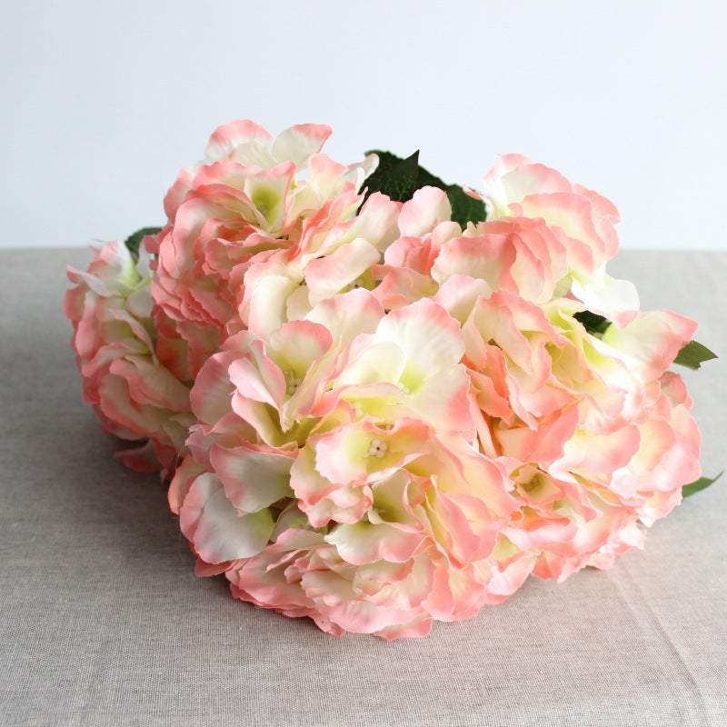Realistischer künstlicher Blumenstrauß