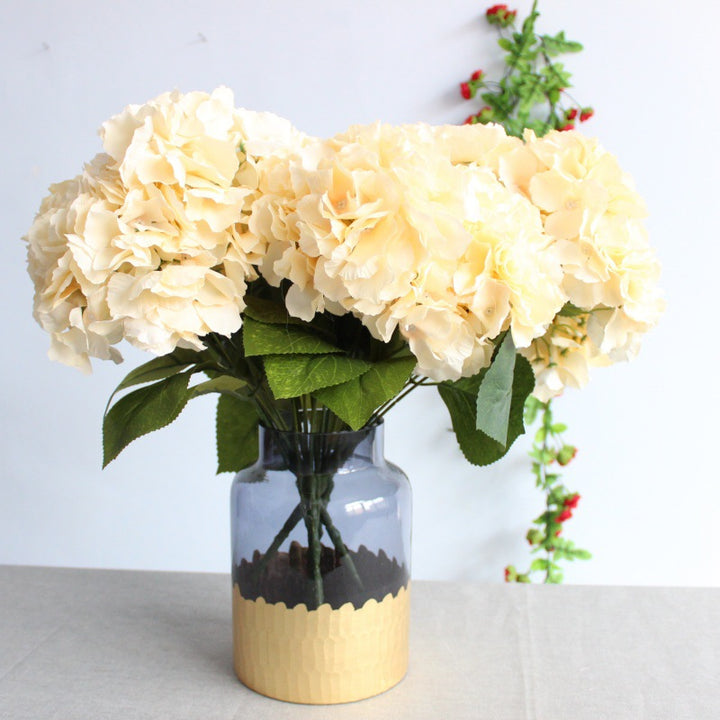 Realistischer künstlicher Blumenstrauß
