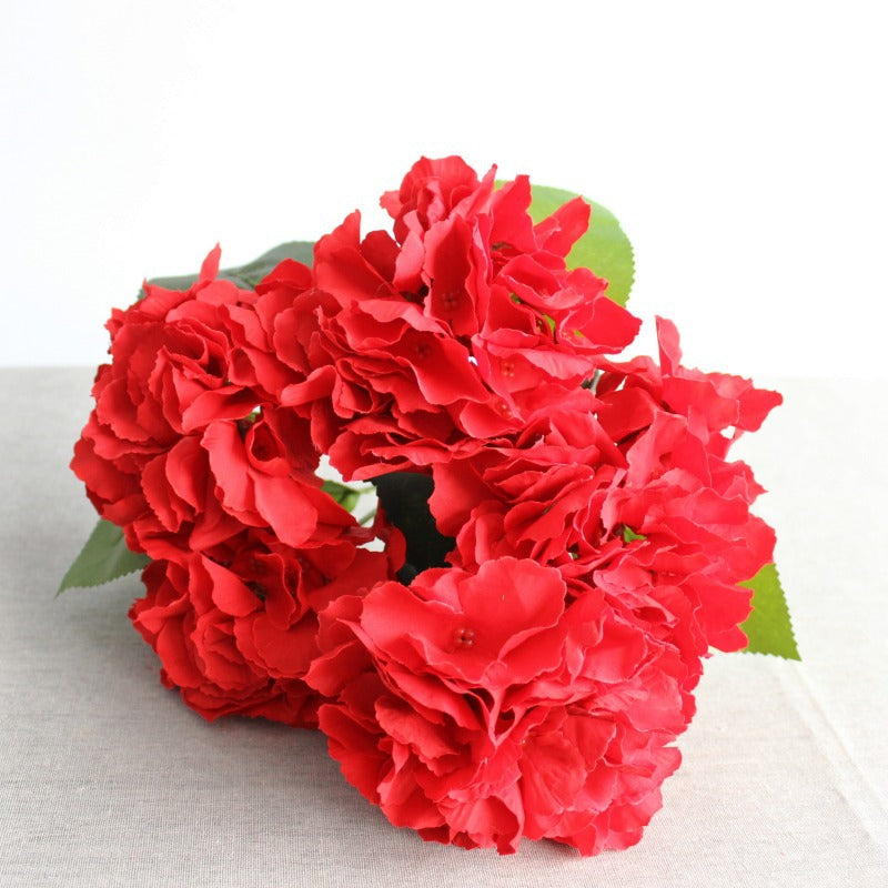 Realistischer künstlicher Blumenstrauß