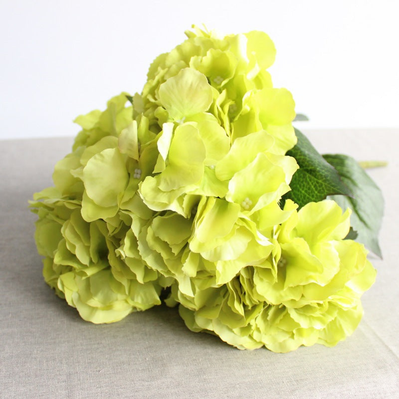 Realistischer künstlicher Blumenstrauß