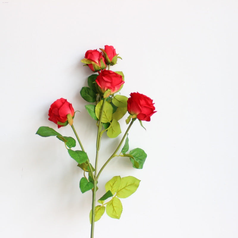 Realistische synthetische Rosenstängel