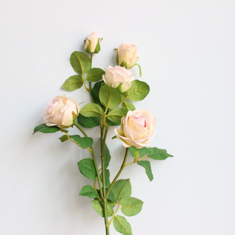 Realistische synthetische Rosenstängel