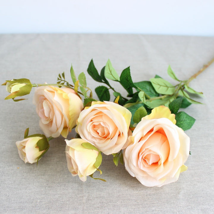 Künstlicher Rosenstrauß