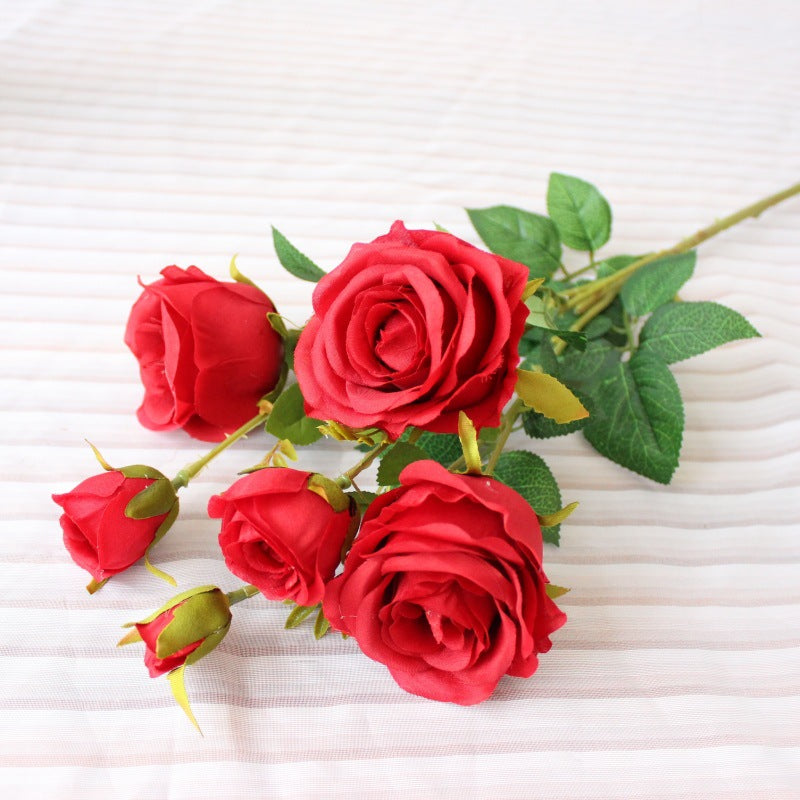 Künstlicher Rosenstrauß