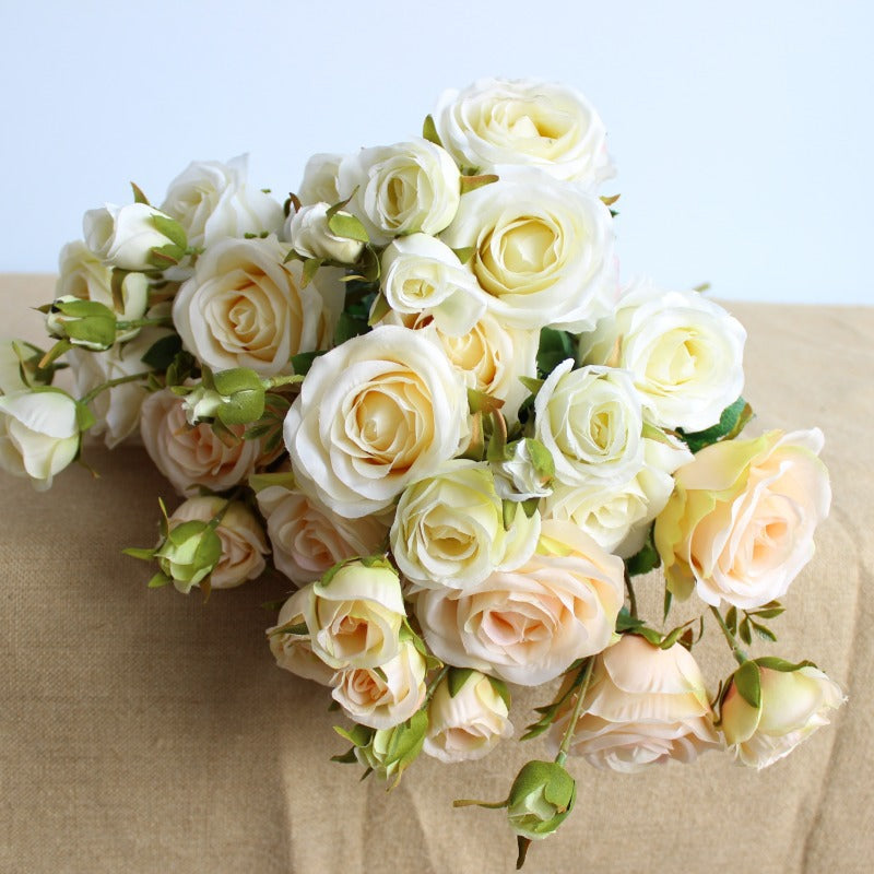 Künstlicher Rosenstrauß