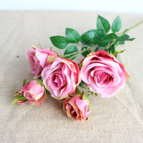 Künstlicher Rosenstrauß