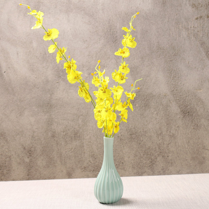 Elegante Blumenarrangement Vase Karnz