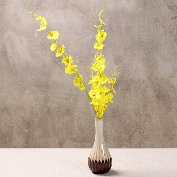 Elegante Blumenarrangement Vase Karnz