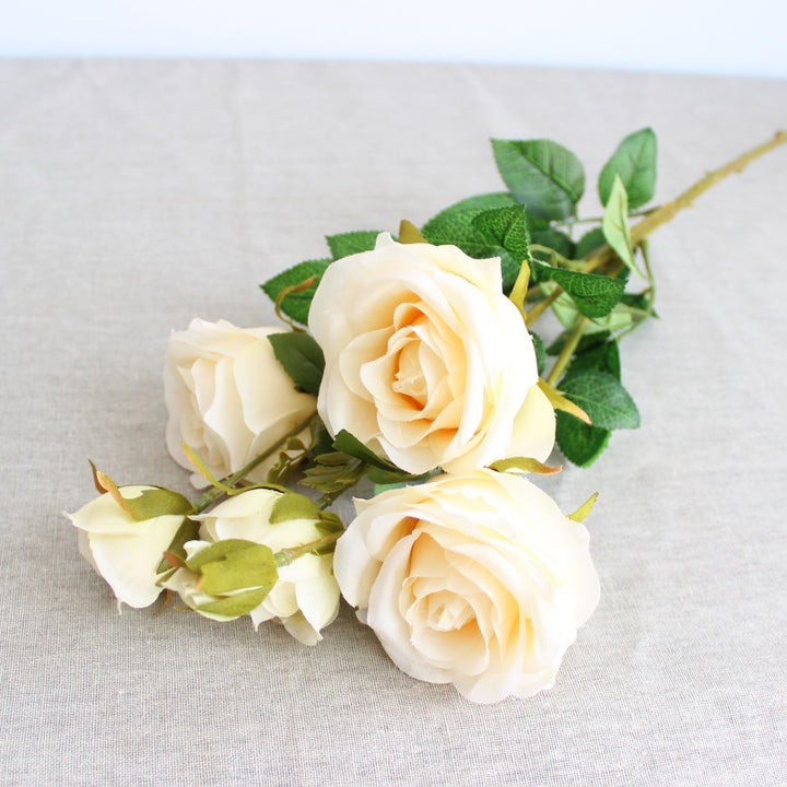 Künstlicher Rosenstrauß