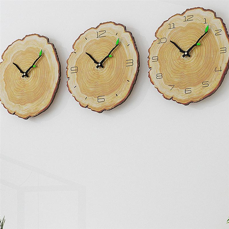 Wanduhr mit Jahresringen aus Holz