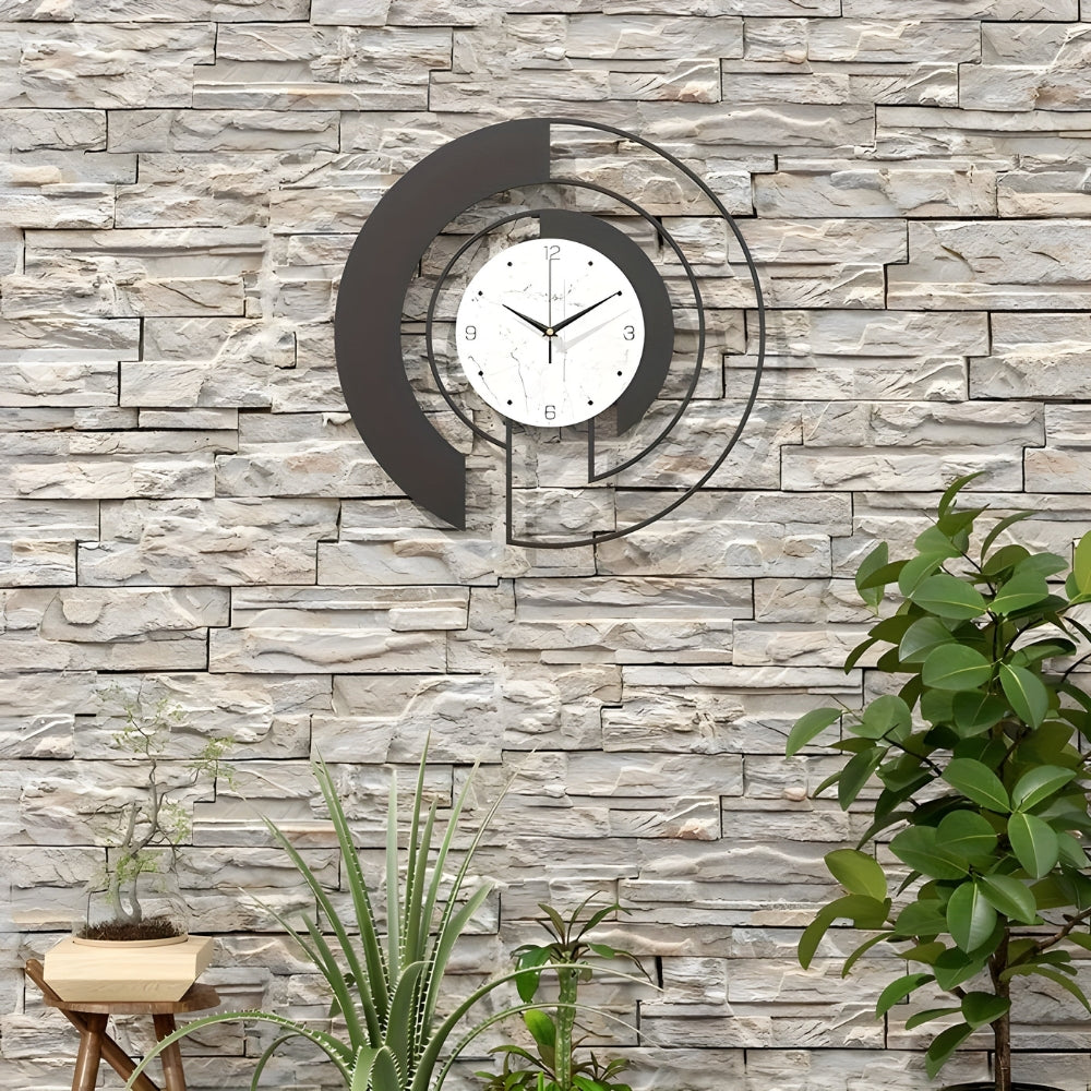 Einfache geometrische Wanduhr mit ruhigem Lauf für friedliche Räume Karnz