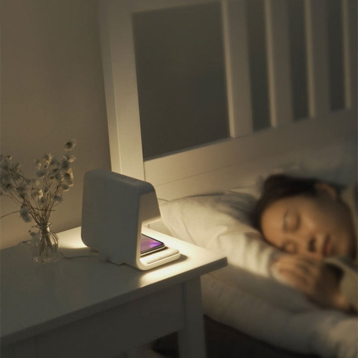 3-in-1 Nachttischlampe Ladegerät Uhr | Karnz