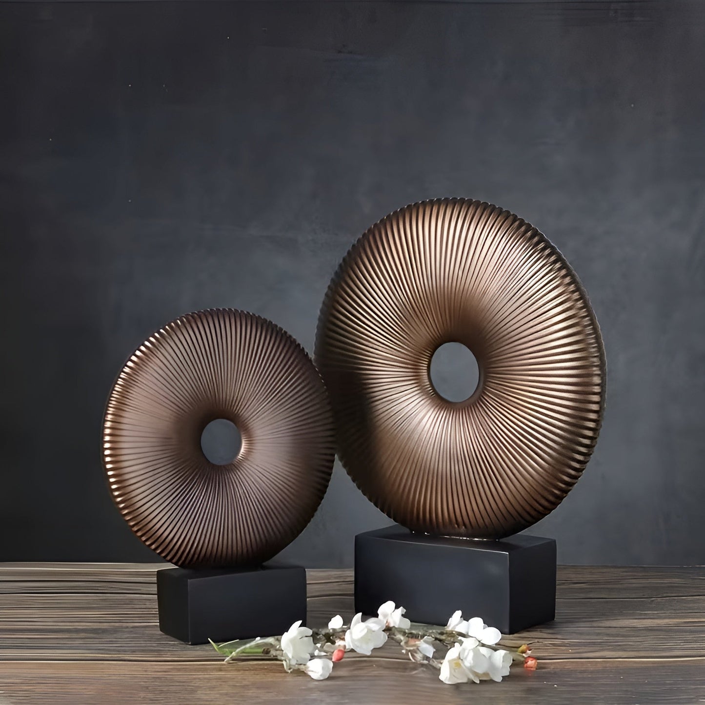 Runde Skulptur im Vintage-Stil – Chinesisch inspiriert | Stilvolle Wohnkultur aus Harz | Karnz