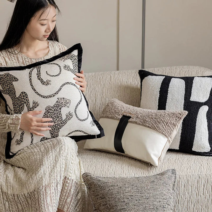 Anspruchsvolle, mit Jacquard-Stickerei versehene Zierkissenbezüge