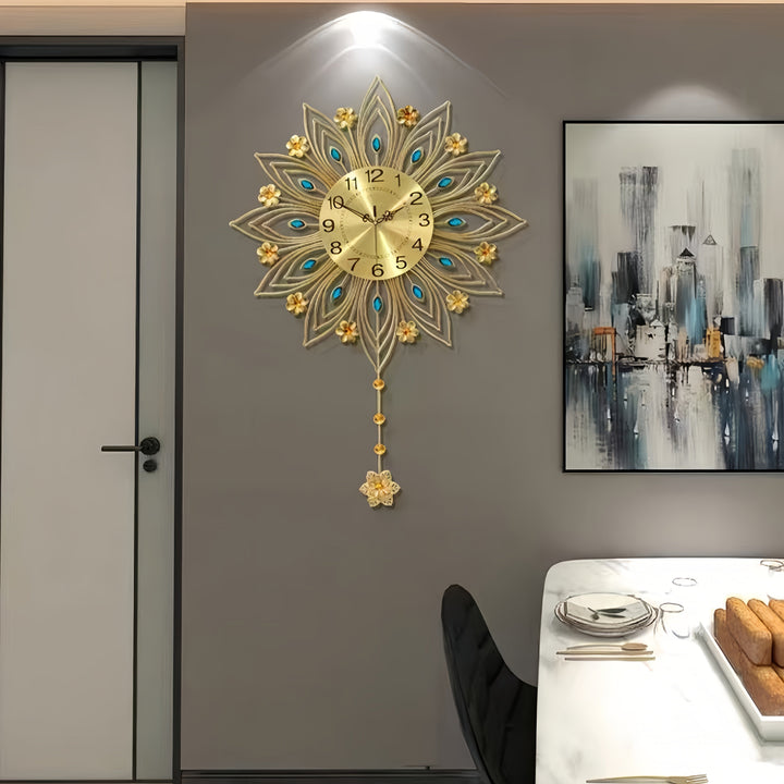 Elegante Blumen-Wanduhr mit luxuriösen goldenen Akzenten | Karnz