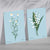 Set mit Illustrationen blauer Wildblumen und 2 Kunstdrucken