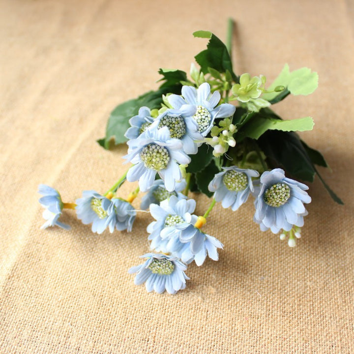 Lebensechter floraler Gänseblümchenstrauß