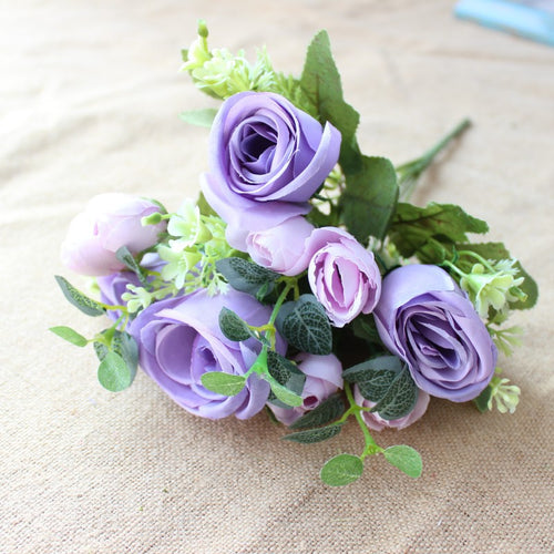 Realistische Seidenblumenstrauß