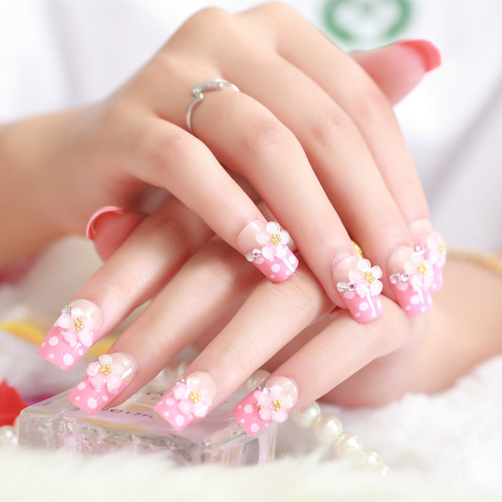 Hochwertige Kunstnägel mit Blümchen-Details Karnz