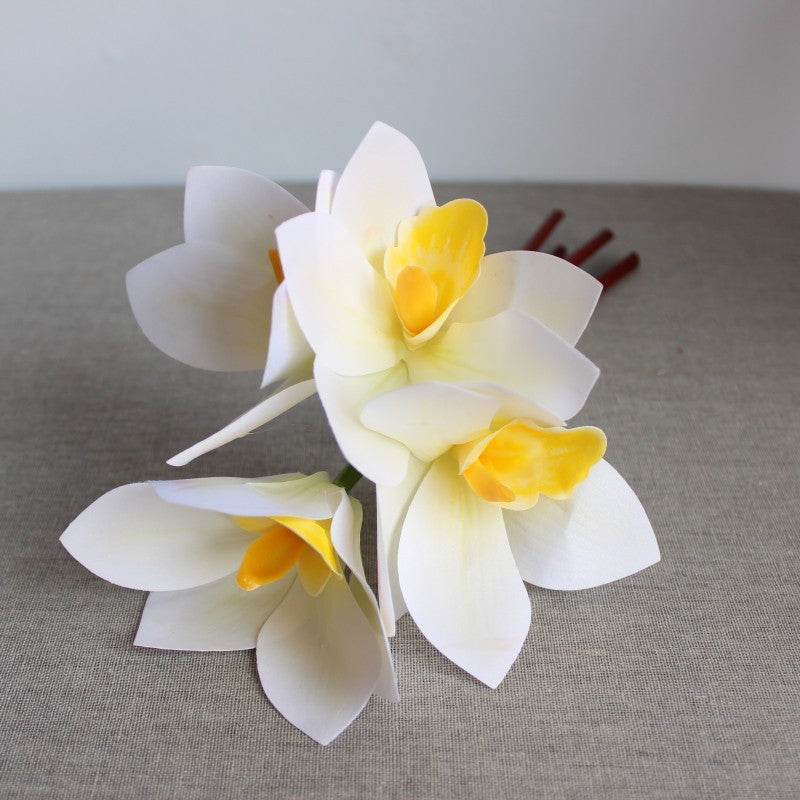 Realistischer Orchideenblumenstrauß