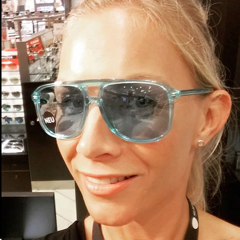 Damen modische Sonnenbrille mit transparentem Rahmen und blauen Gläsern Karnz
