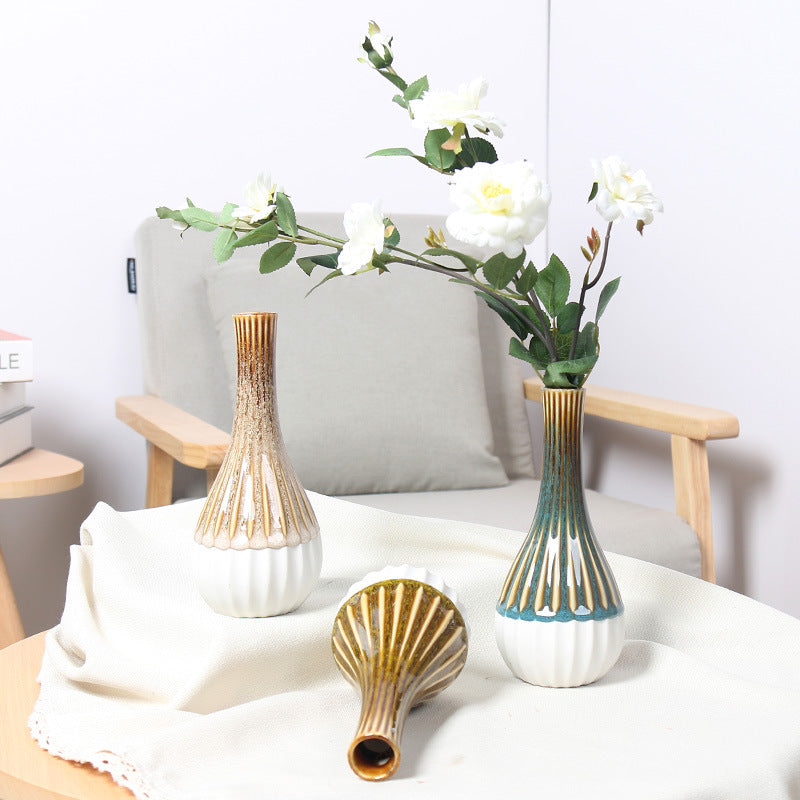 Elegante Blumenarrangement Vase Karnz