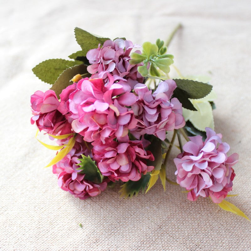 Romantische Blumenarrangement