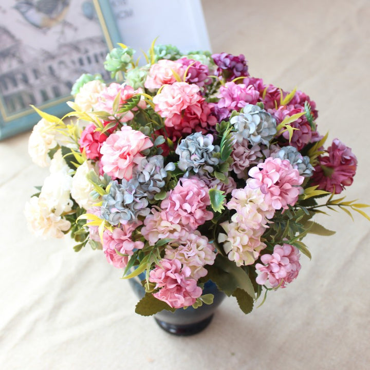 Romantische Blumenarrangement