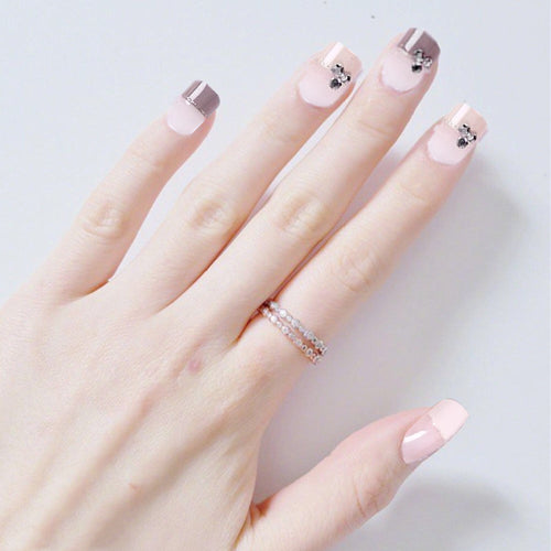 Elegante Nail Art Tipps mit dekorativen Akzenten