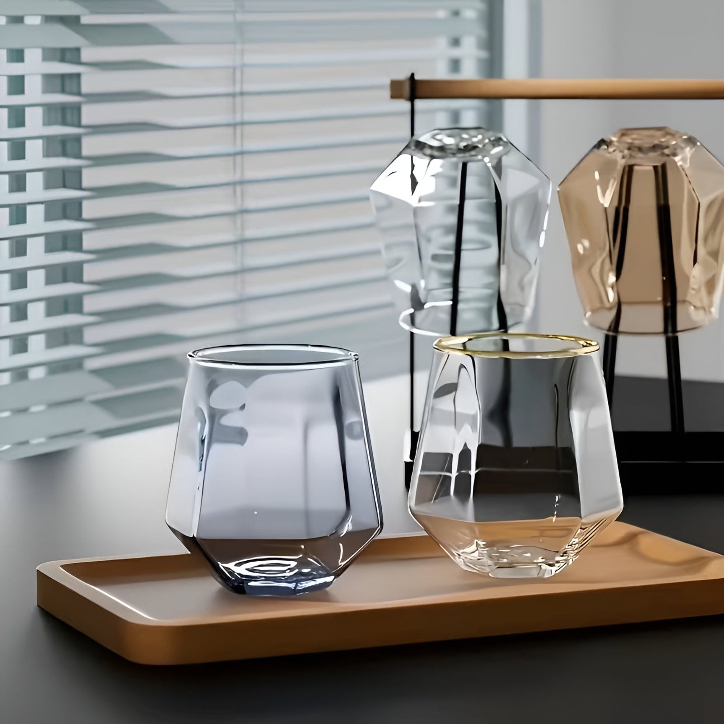 Transparentes Glas, 4-teiliges Set – Stilvolles und dekoratives Design | 300 ml Glas für Wasser, Saft und Tee