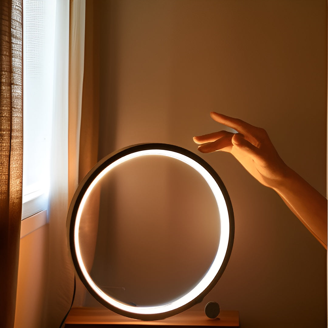 Minimalistische dimmbare Tischlampe - EclipseAura Lampe | Karnz