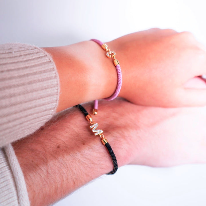 Karnz | Verstellbare Buchstabenarmbänder