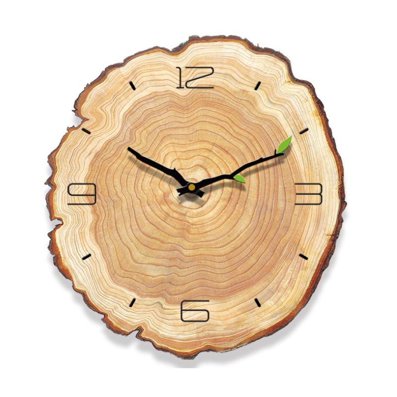 Wanduhr mit Jahresringen aus Holz