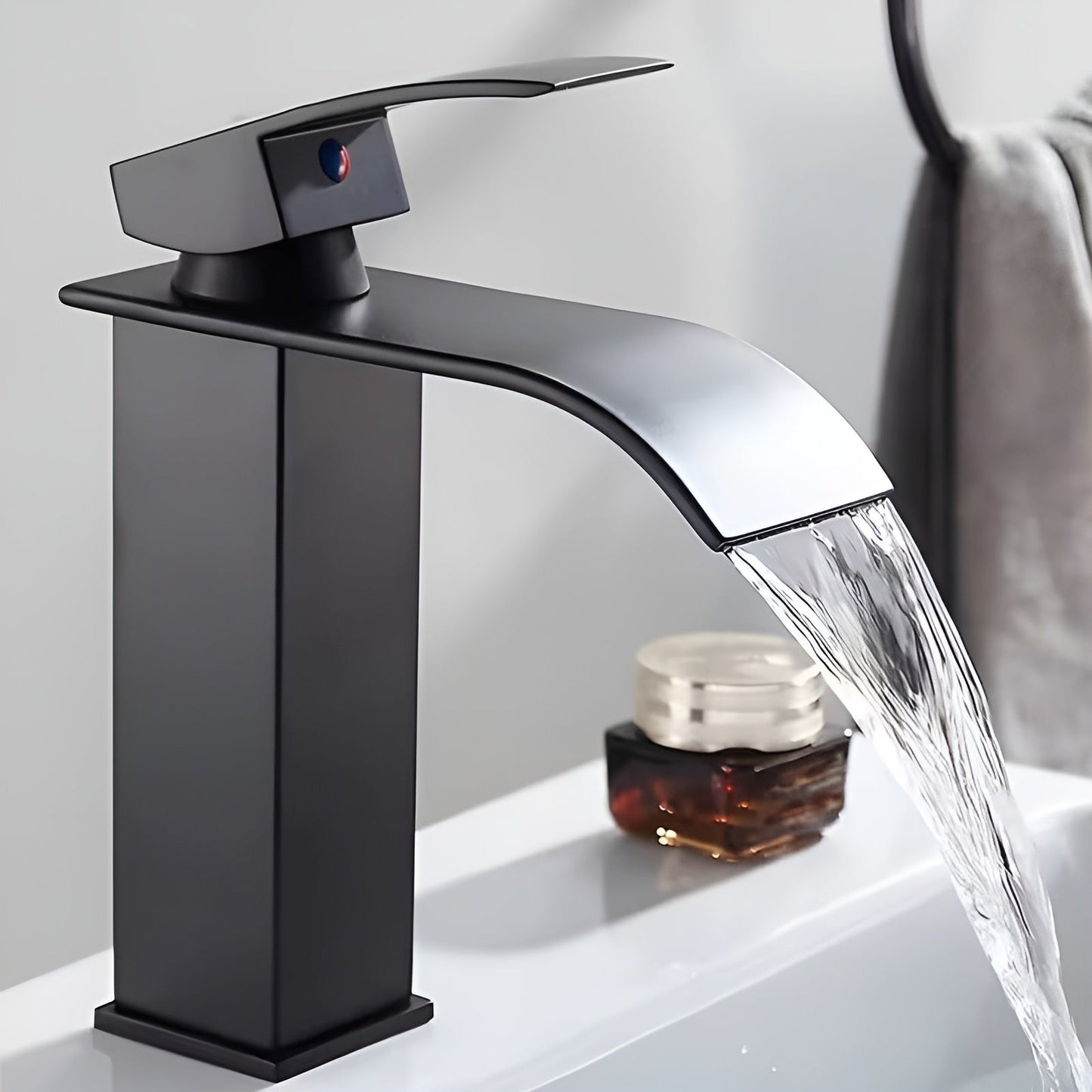 Edelstahl-Waschtischarmatur – Wasserfallauslauf mit Warm- und Kaltwasser | Einloch-Mischbatterie im Karnzack-Design für das Badezimmer