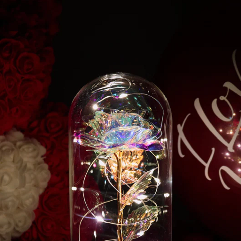 Glitzernde Rosenornamente verzaubern romantisch | Karnz