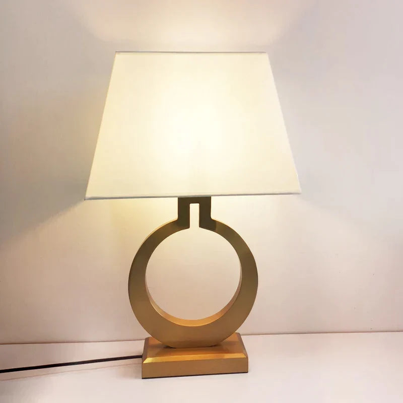 VillaGlow - Moderne Luxus Villa Tischlampe | Stilvolle Beleuchtung für Wohnzimmer und Schlafzimmer | Karnz