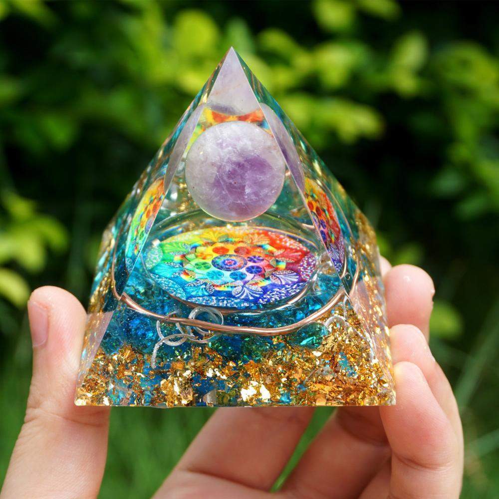 Amethystkugel mit blauer Quarz-Orgonpyramide