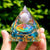 Amethystkugel mit blauer Quarz-Orgonpyramide